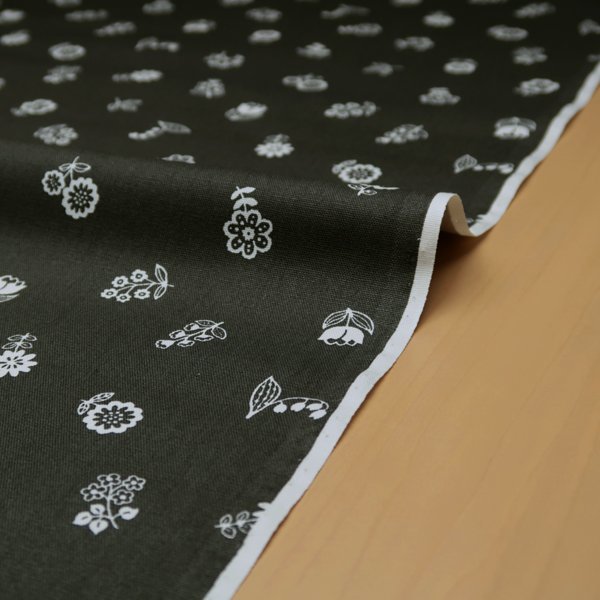 オックス生地 プリティフラワー 花柄プリント コットン チャコール 50cm_画像2