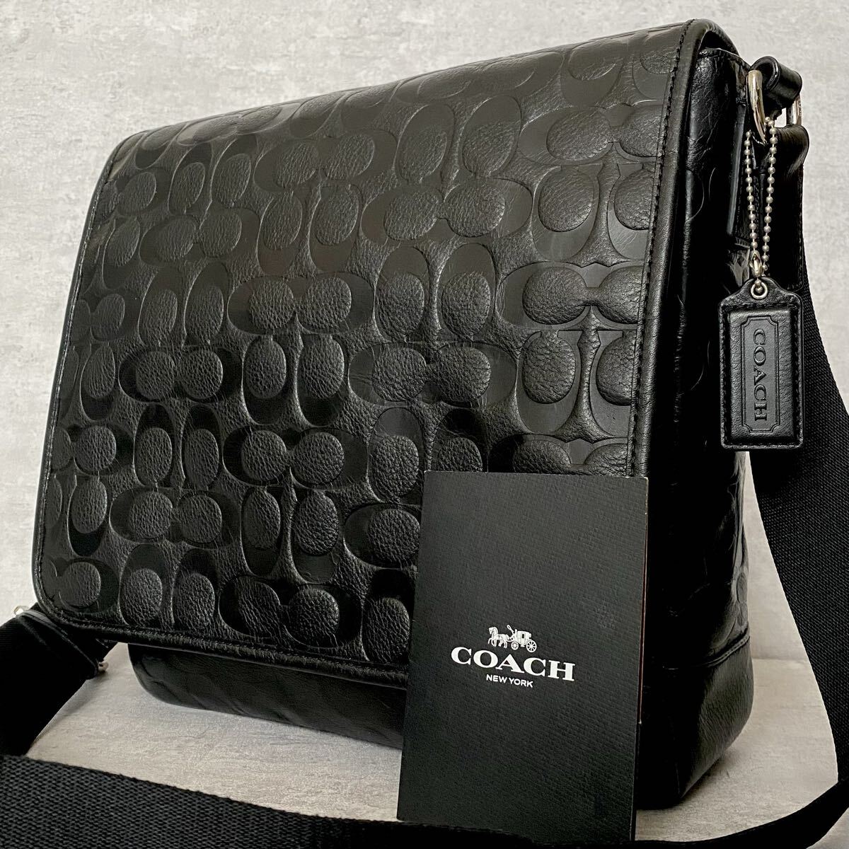 極美品●COACH コーチ ショルダーバッグ メッセンジャーバッグ ビジネス レザー 本革 エンボス デカロゴ 総柄 肩掛け メンズ ブラック 黒_画像1