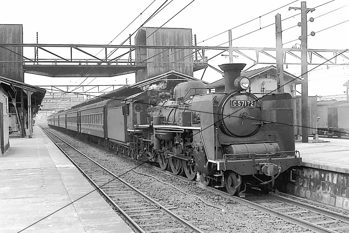 C57172〔新〕お召牽引履歴有+PC-磐越西線=昭和40年代SLモノクロネガ35mm1コマ#15/新津駅/1223レ/S43.3.30/著作権譲渡証明書=有り_画像1