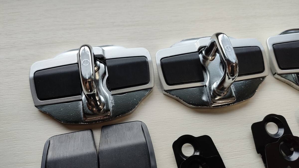 【未使用】強化ドアストライカー 4枚 スバル車対応　スタビライザー　取付ボルト付　4枚　インプレッサ／レガシィ／WRXSTI／レヴォーグ_画像3