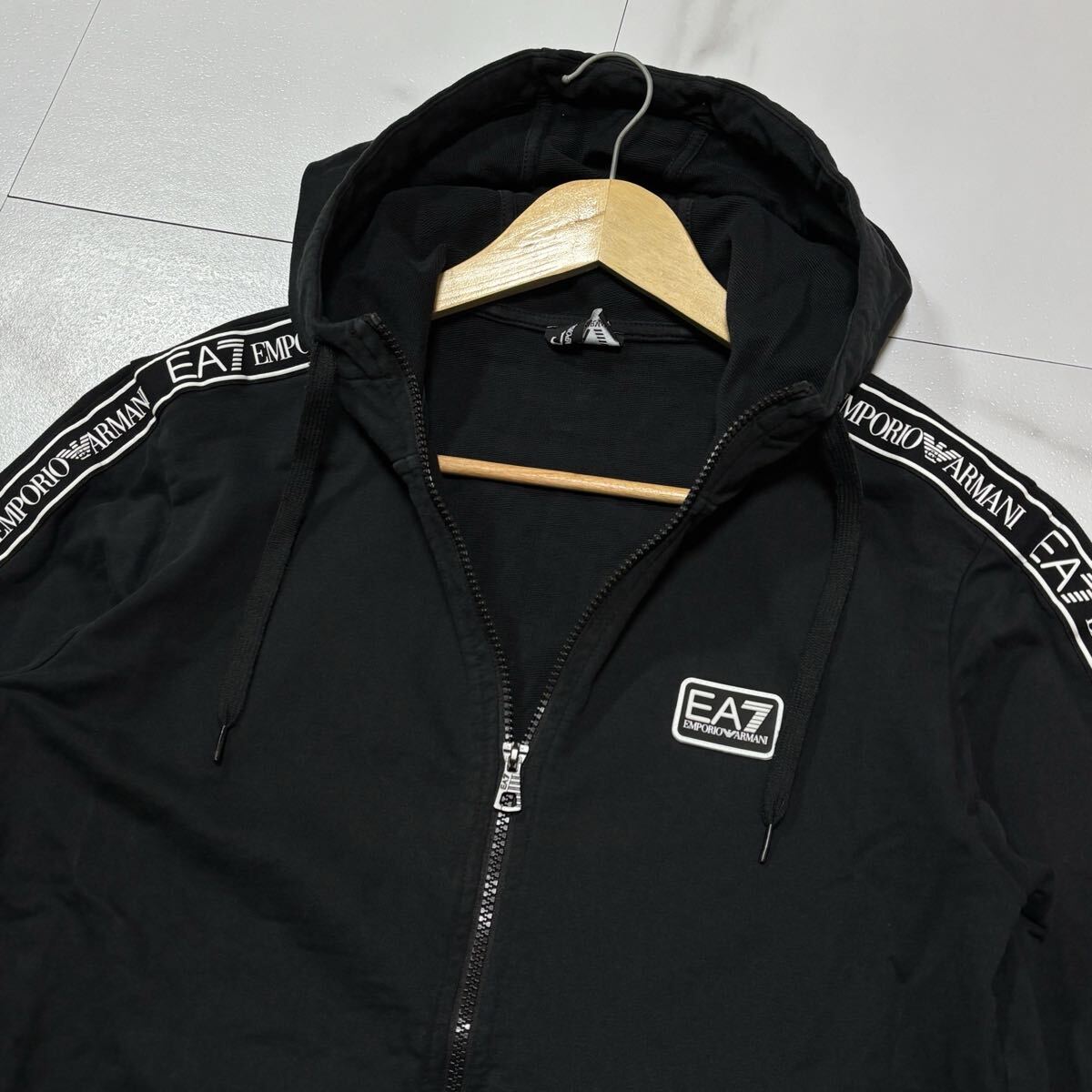 美品/ Lサイズ相當(dāng) EMPORIO ARMANI エンポリオ アルマーニ パーカー EA7 イーグルロゴ 袖デザイン フード ブラック