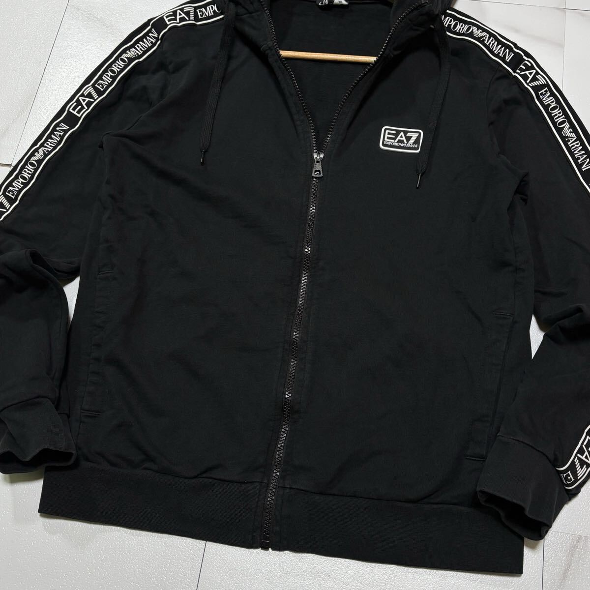 美品/ Lサイズ相當(dāng) EMPORIO ARMANI エンポリオ アルマーニ パーカー EA7 イーグルロゴ 袖デザイン フード ブラック