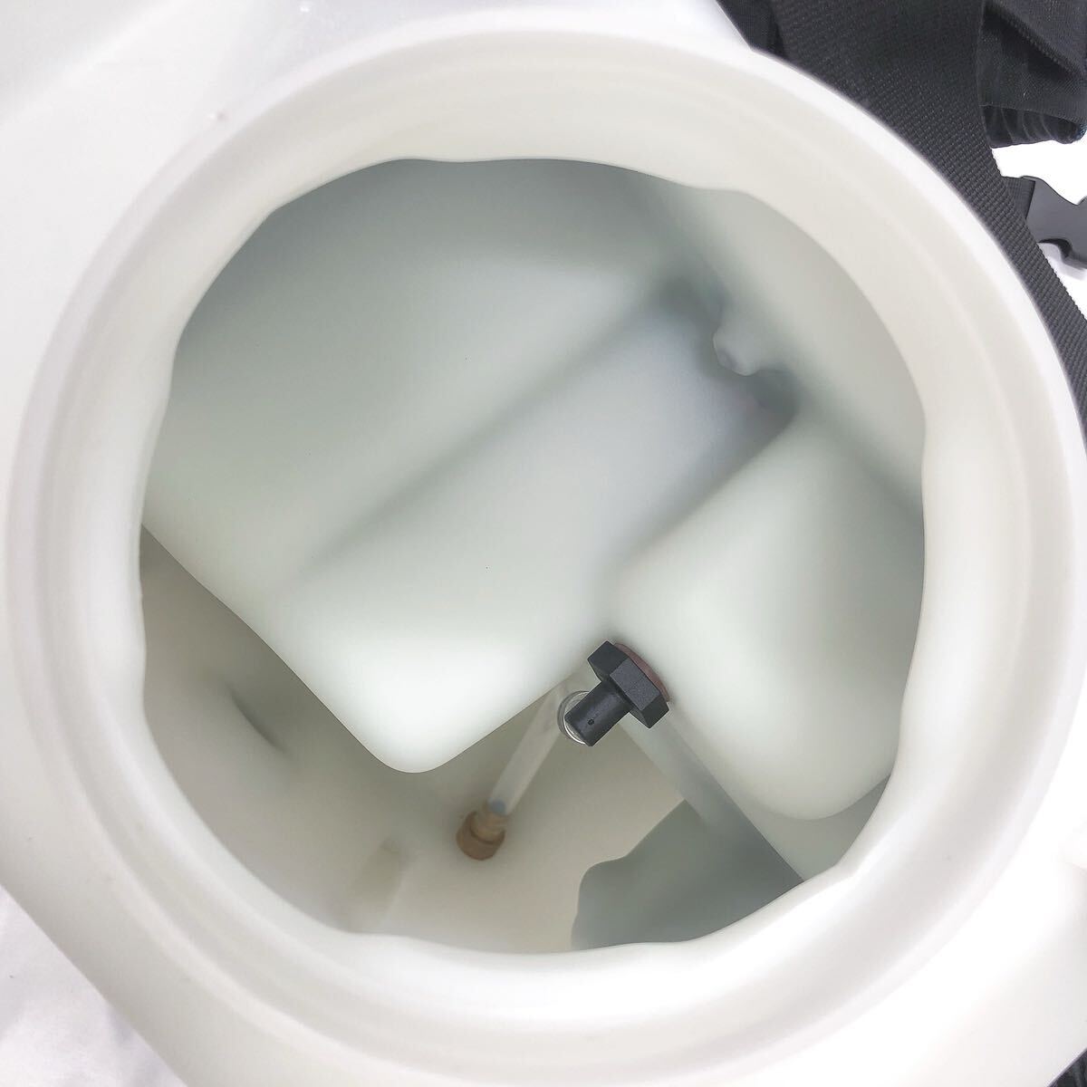 美品　動(dòng)作品　makita マキタ 10.8V 充電式噴霧器 MUS077D タンク容量7L バッテリー付屬　追加寫(xiě)真有り　R尼0920