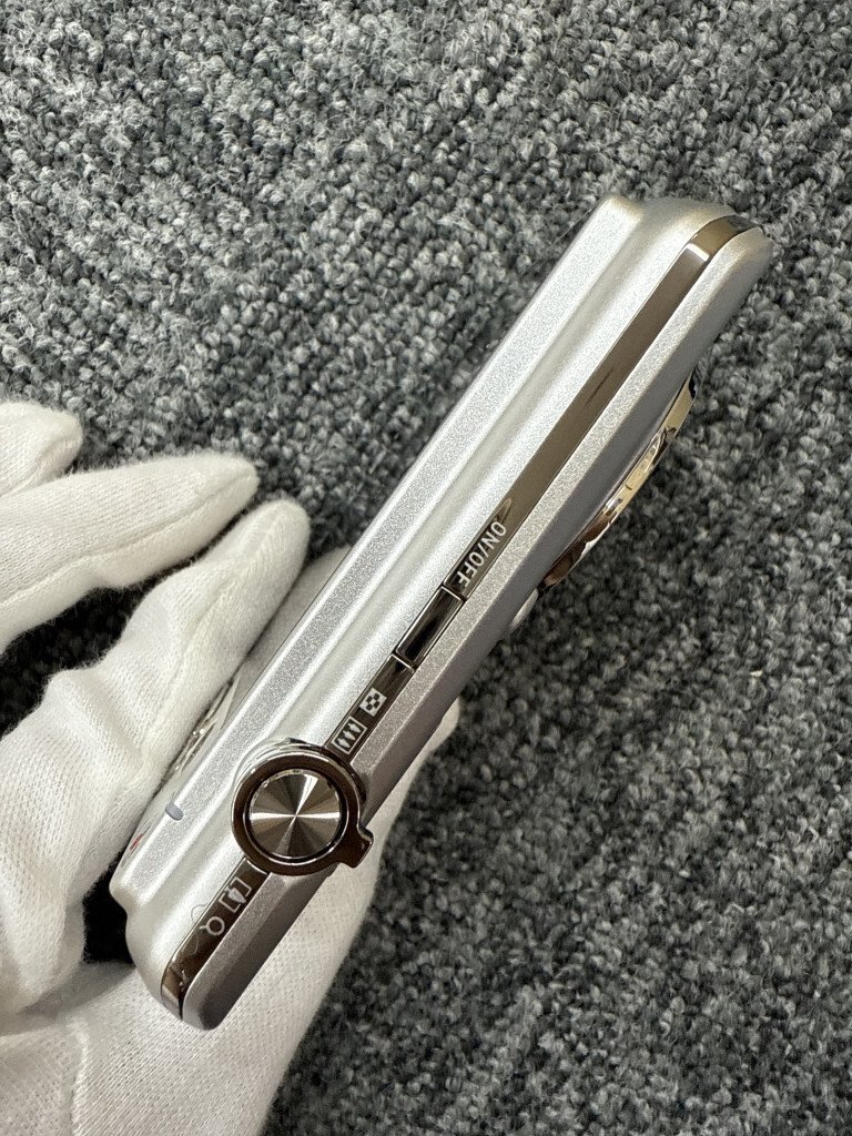 ▽ CASIO EXILIM コンパクトデジタルカメラ EX-Z880 シルバー カシオ エクシリム KB202782