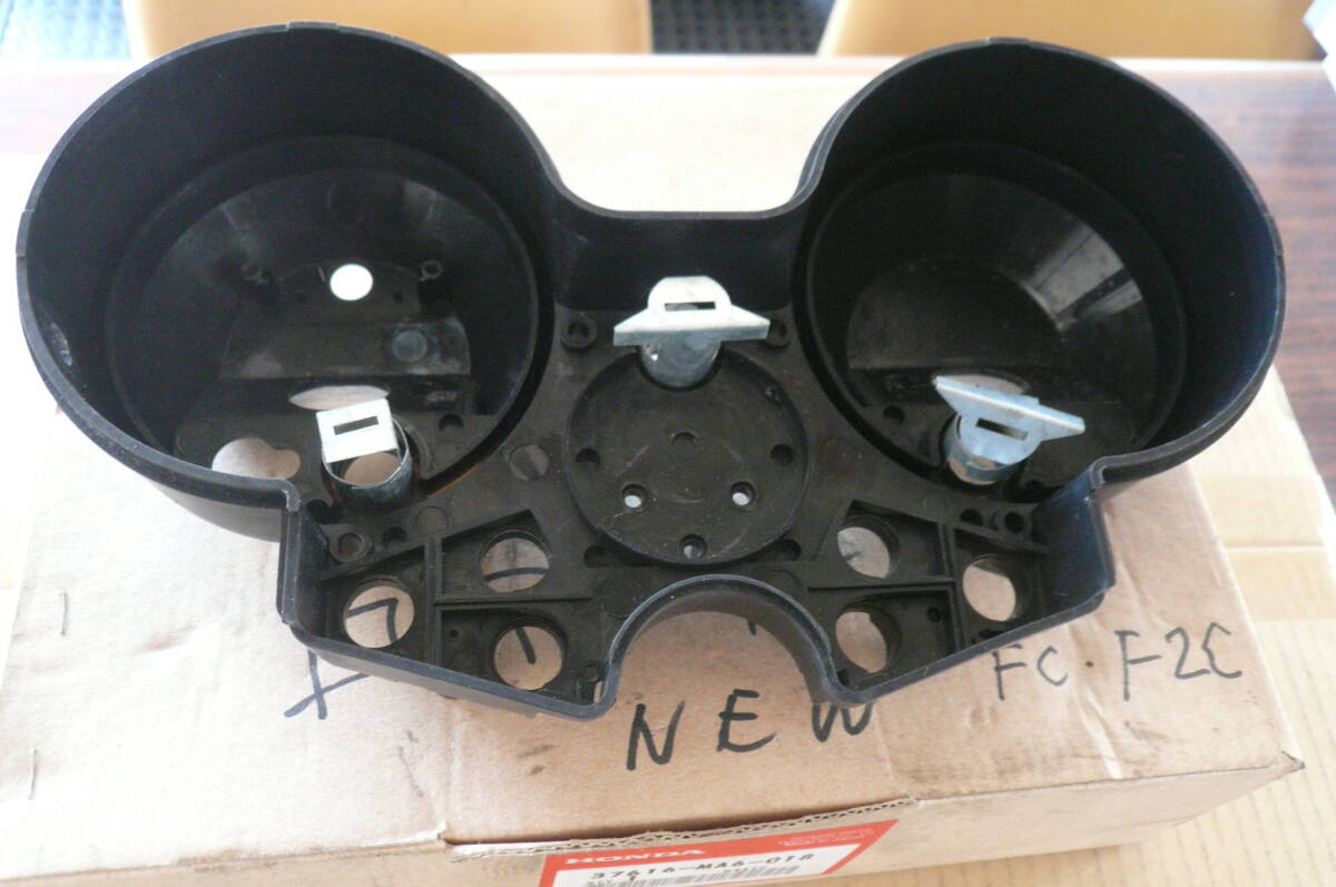 ホンダ CBX400F/CBX400Fインテグラ用　メーターロアケース　純正　未使用品_画像1