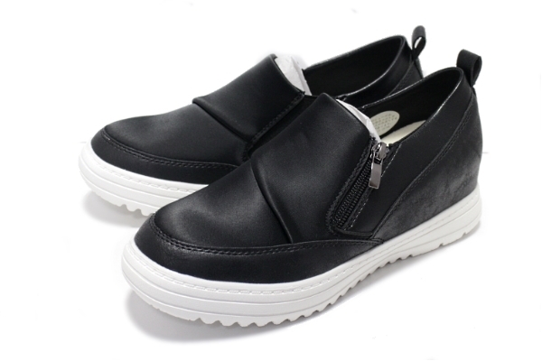 新品2cmインヒールレディースカジュアルシューズ カジュアルスニーカー ブラック 23.5cm_画像1