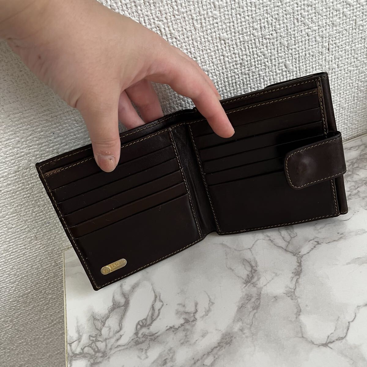 FENDI フェンディ ズッカ柄×レザー Wホック 二つ折り財(cái)布 コンパクトウォレット ミニ財(cái)布