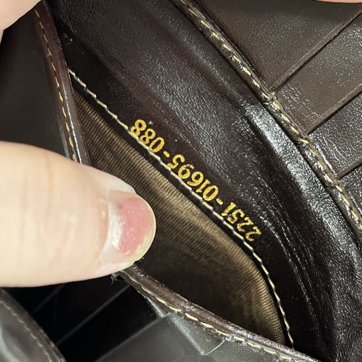 FENDI フェンディ ズッカ柄×レザー Wホック 二つ折り財(cái)布 コンパクトウォレット ミニ財(cái)布