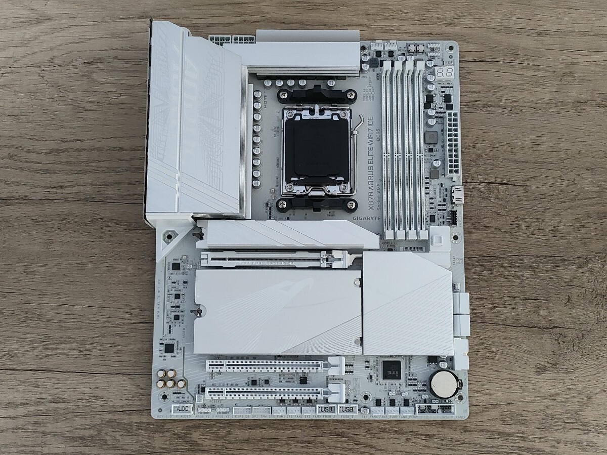 GIGABYTE AORUS DDR5 ELITE WIFI7 ICE 【マザーボード】