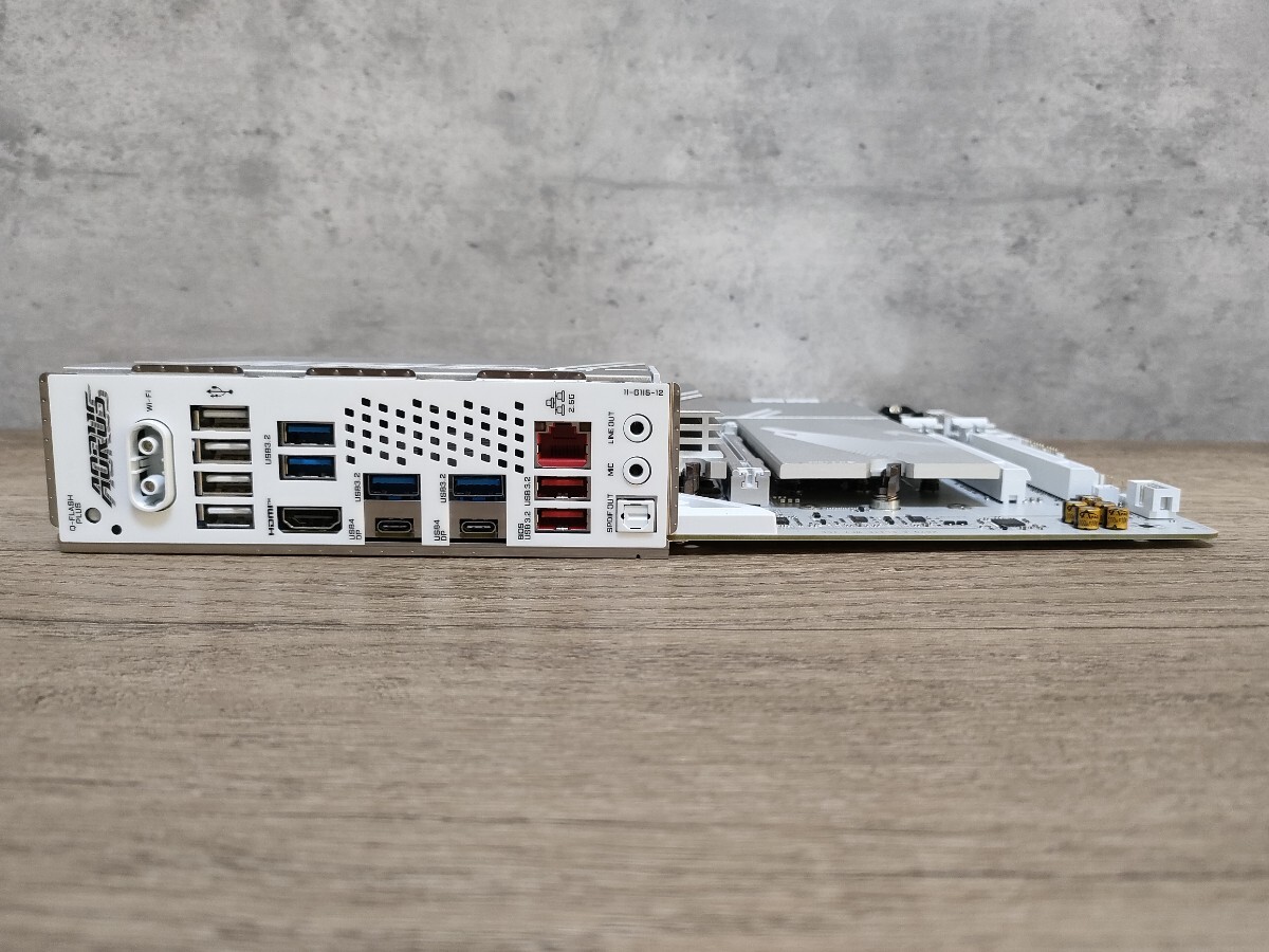 GIGABYTE AORUS DDR5 ELITE WIFI7 ICE 【マザーボード】