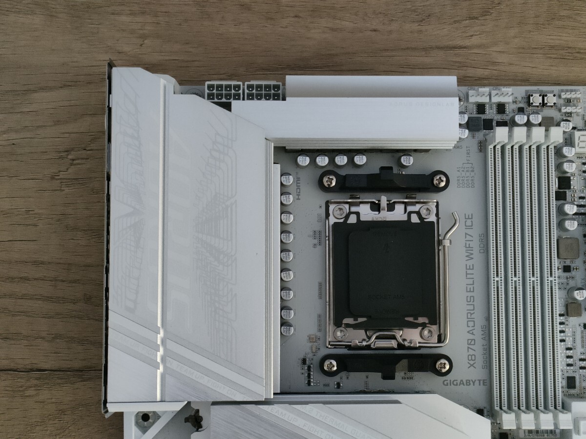 GIGABYTE AORUS DDR5 ELITE WIFI7 ICE 【マザーボード】