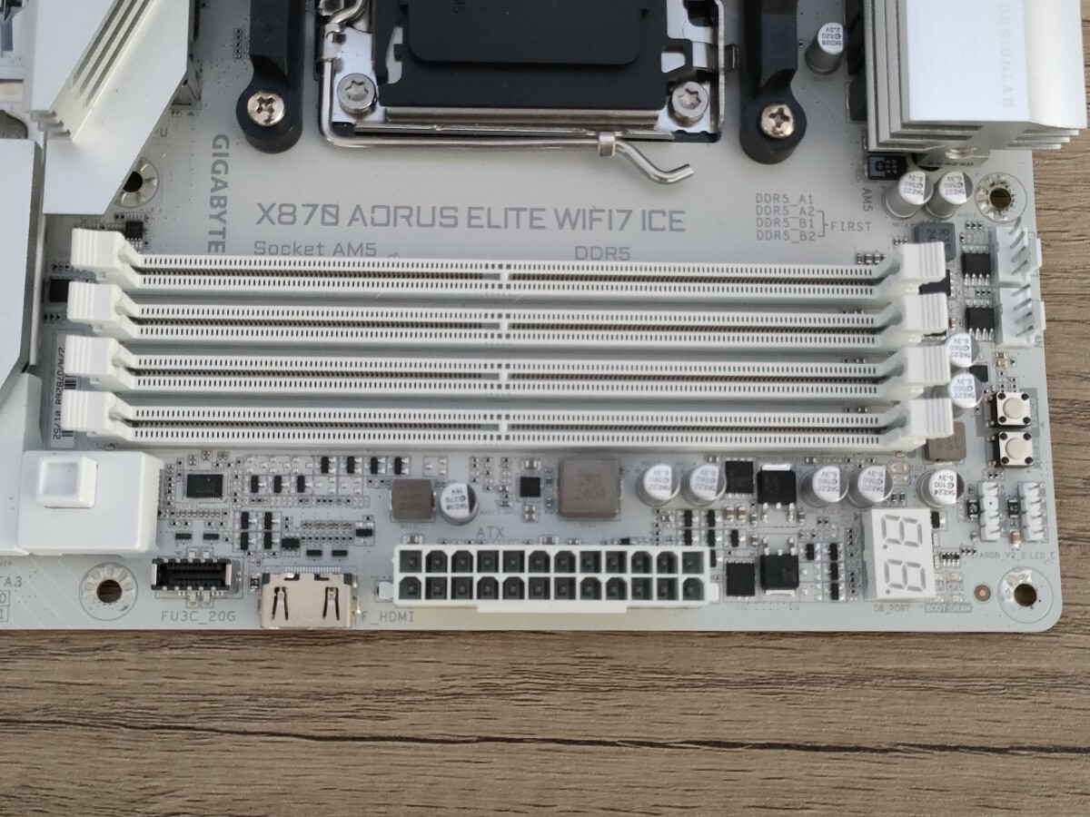 GIGABYTE AORUS DDR5 ELITE WIFI7 ICE 【マザーボード】