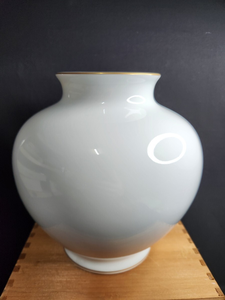 ◆新品未使用/ 宮內(nèi)庁御用達(dá) 深川制磁 有田焼 巖梅 大花瓶 桐箱付き 置物 フラワーベース 陶器