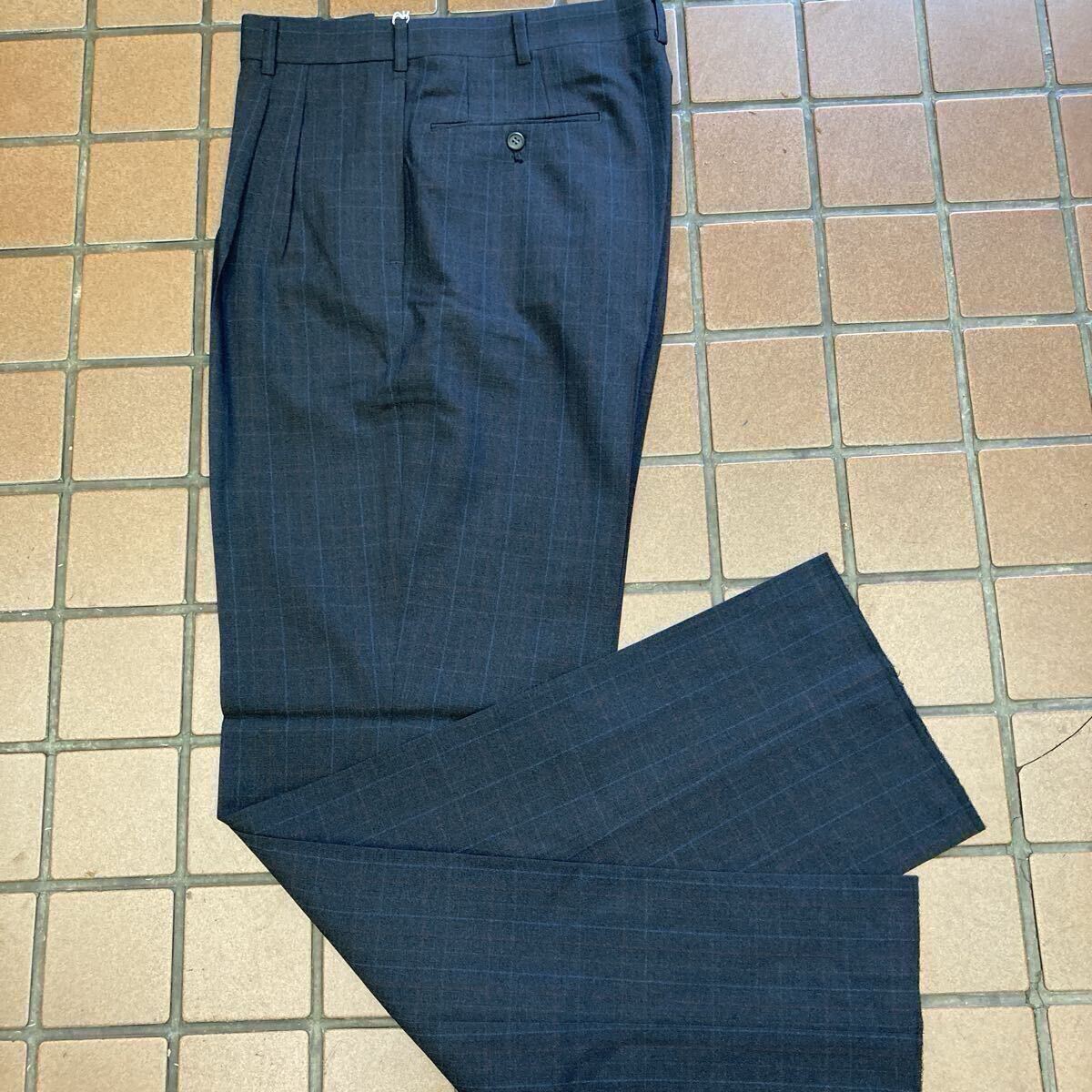 《新品》夏物 ビジネス カジュアル ゴルフ スラックス サイズ 88cm 2タック 日本製 ポリエステル 100% 濃紺色 格子柄(エンジ&ブルー)_画像2