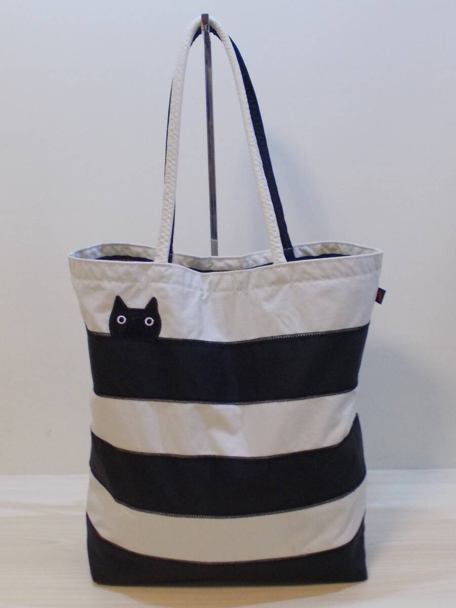 ★送料無料★ ATSUKO MATANO/マタノアツコ ボーダー猫 ショルダーバッグ ブラック ナイロン　縦:約35cm 横:約28cm マチ:約12cm_画像1