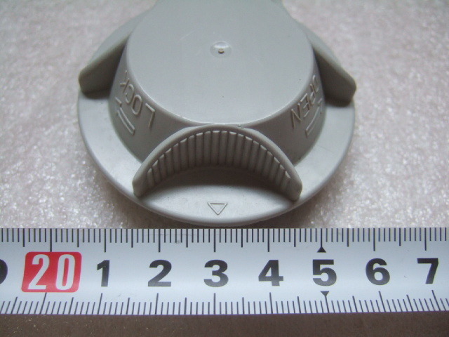 NHP10 中期 アクア LED ヘッドランプ の カバー 1個 90075-66016 トヨタ 純正 ヘッドライト TOYOTA フタ 蓋 キャップ 中古 送料180円~_画像2