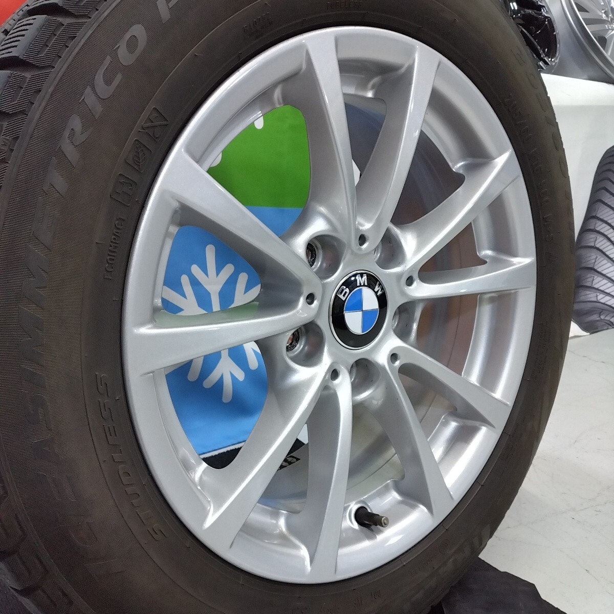 冬セット☆ＢＭＷ　3シリーズ　F30・F31 純正☆Vスポークスタイリング390☆NEXEN☆新品スタッドレスタイヤ☆205/60R16☆冬準備はお早めに_画像3