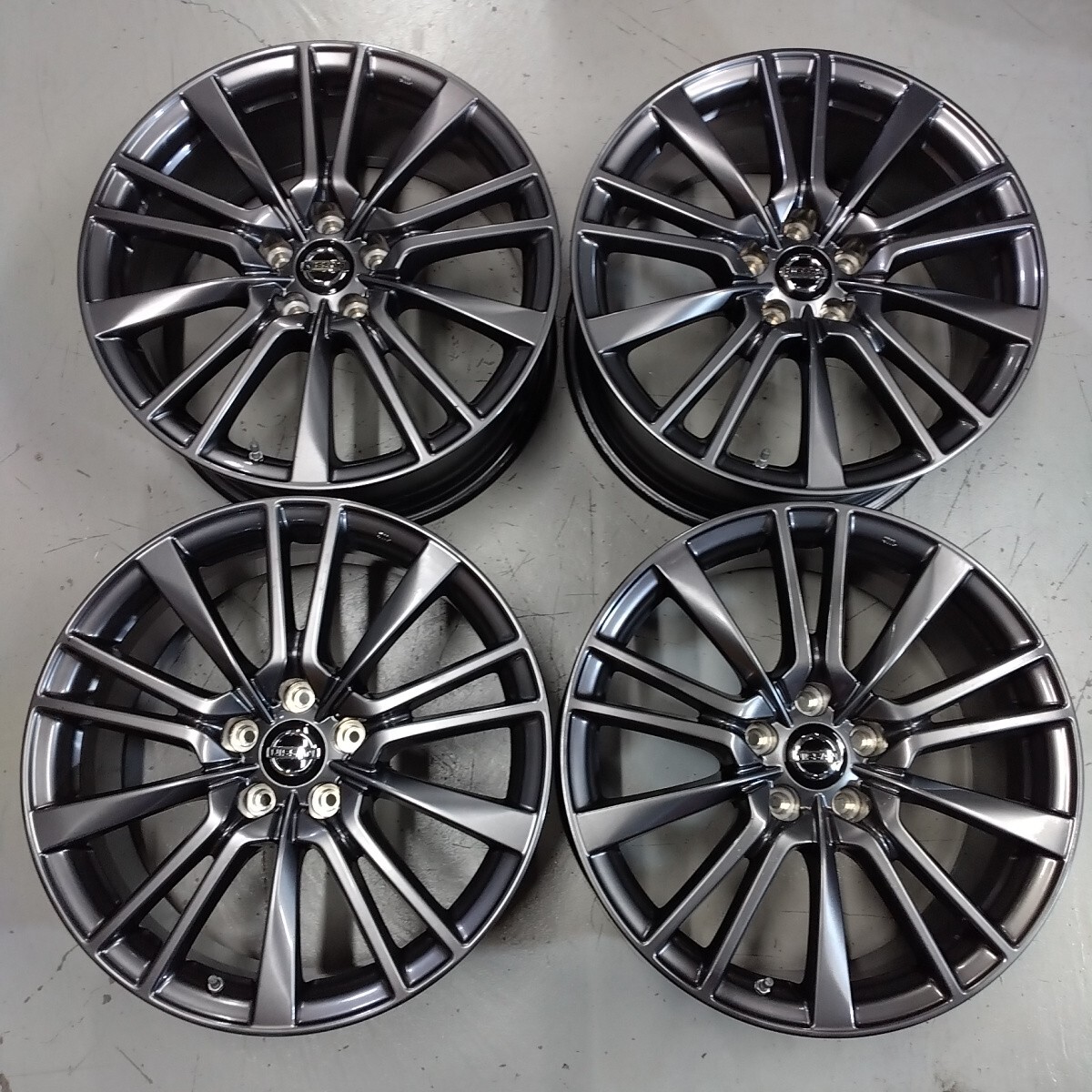 冬セット☆NISSAN☆日産　V37　スカイライン 400R 純正☆エアーセンサー付き☆8.5J+50　114.3-5H☆新品スタッドレス付き☆245/40R19_画像2