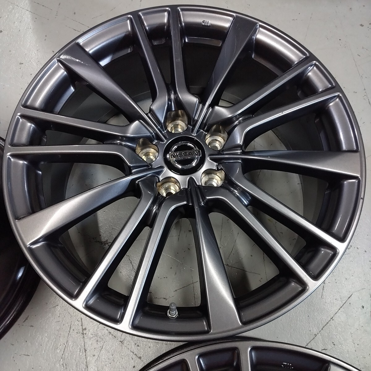 冬セット☆NISSAN☆日産　V37　スカイライン 400R 純正☆エアーセンサー付き☆8.5J+50　114.3-5H☆新品スタッドレス付き☆245/40R19_画像6