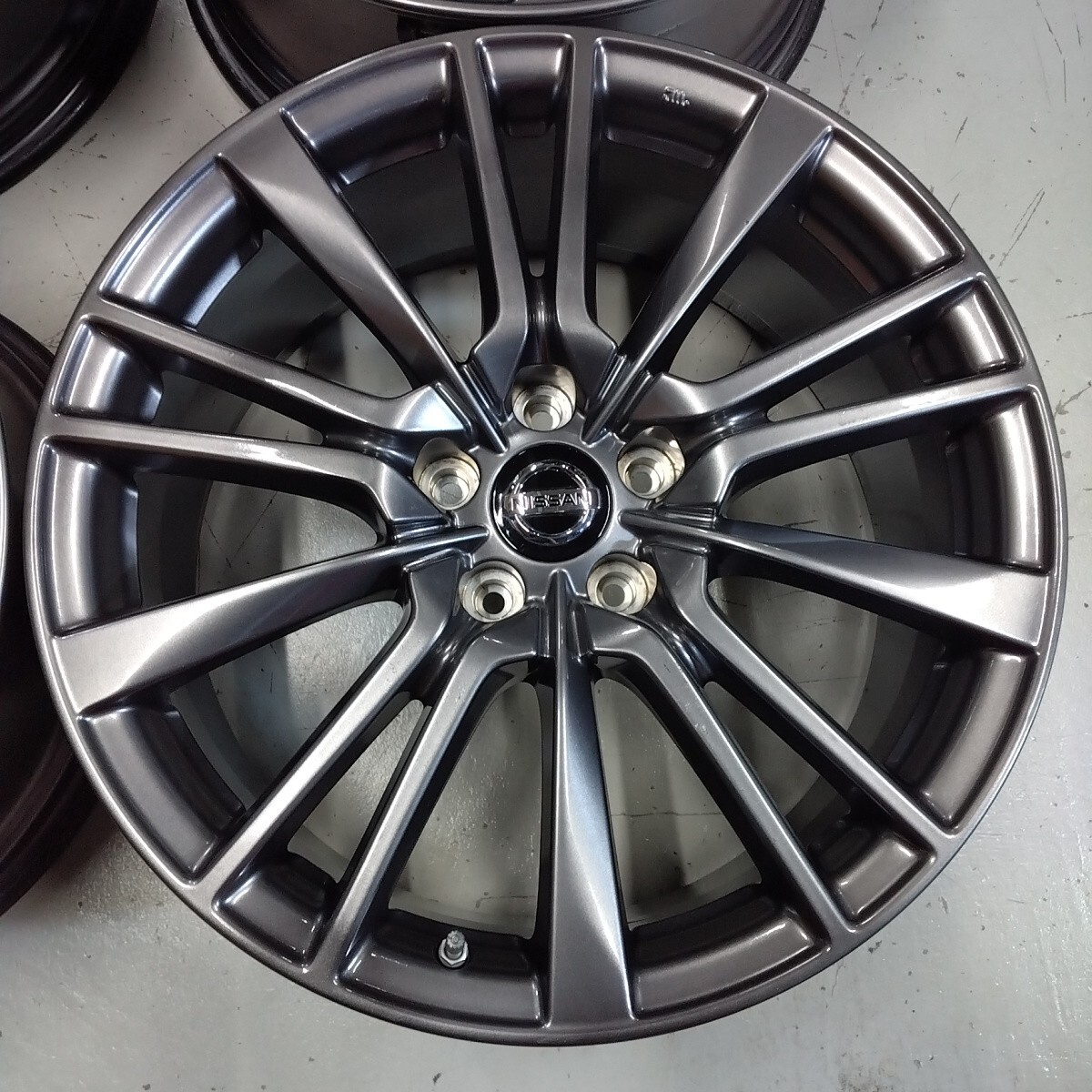 冬セット☆NISSAN☆日産　V37　スカイライン 400R 純正☆エアーセンサー付き☆8.5J+50　114.3-5H☆新品スタッドレス付き☆245/40R19_画像7