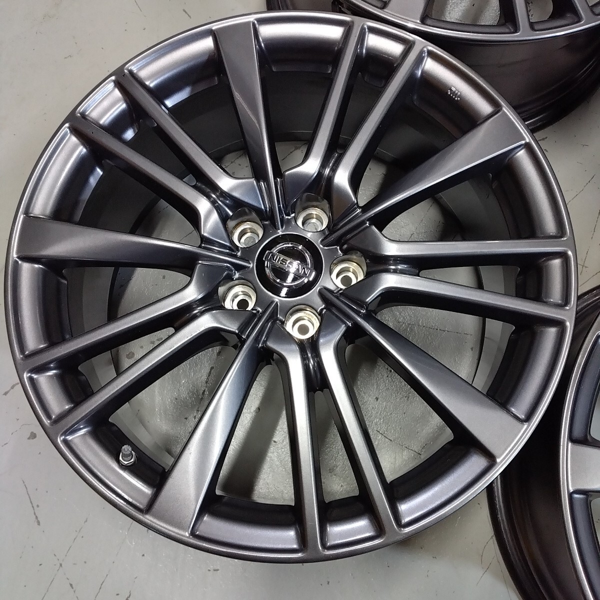 冬セット☆NISSAN☆日産　V37　スカイライン 400R 純正☆エアーセンサー付き☆8.5J+50　114.3-5H☆新品スタッドレス付き☆245/40R19_画像8