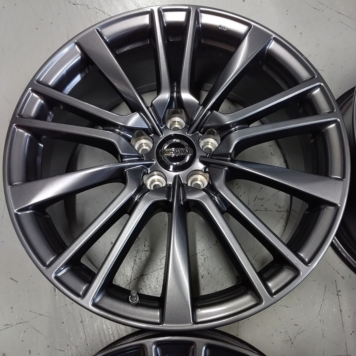 冬セット☆NISSAN☆日産　V37　スカイライン 400R 純正☆エアーセンサー付き☆8.5J+50　114.3-5H☆新品スタッドレス付き☆245/40R19_画像9