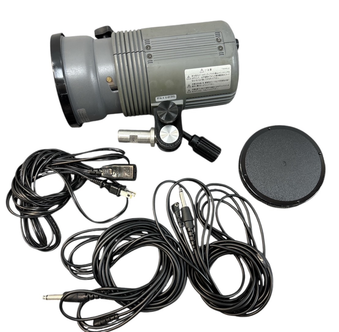 送料無料h8930 COMET コメット　TWINKLE 04 FⅡ ストロボ　ライトスタンド　CMS mini 2本　アンブレラ N-35 2本　ケース付き　撮影用照明