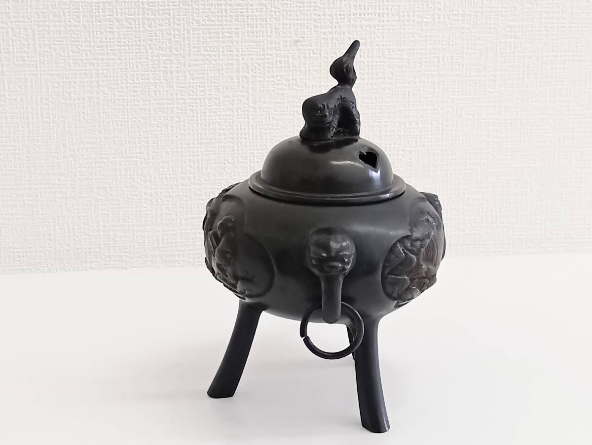 ☆金属製 三足 香炉 カン付き 獅子 銅製? 和風 インテリア アンティーク 昭和レトロ 金属工芸 無銘 在無し 詳細不明_画像3