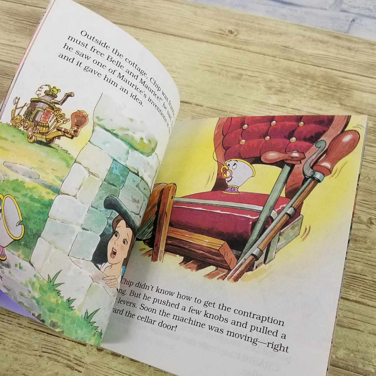 外国語絵本[ディズニー 美女と野獣 Beauty and the Beast: The Tale of Chip the Teacup] ディズニー絵本 洋書 英語絵本_画像9