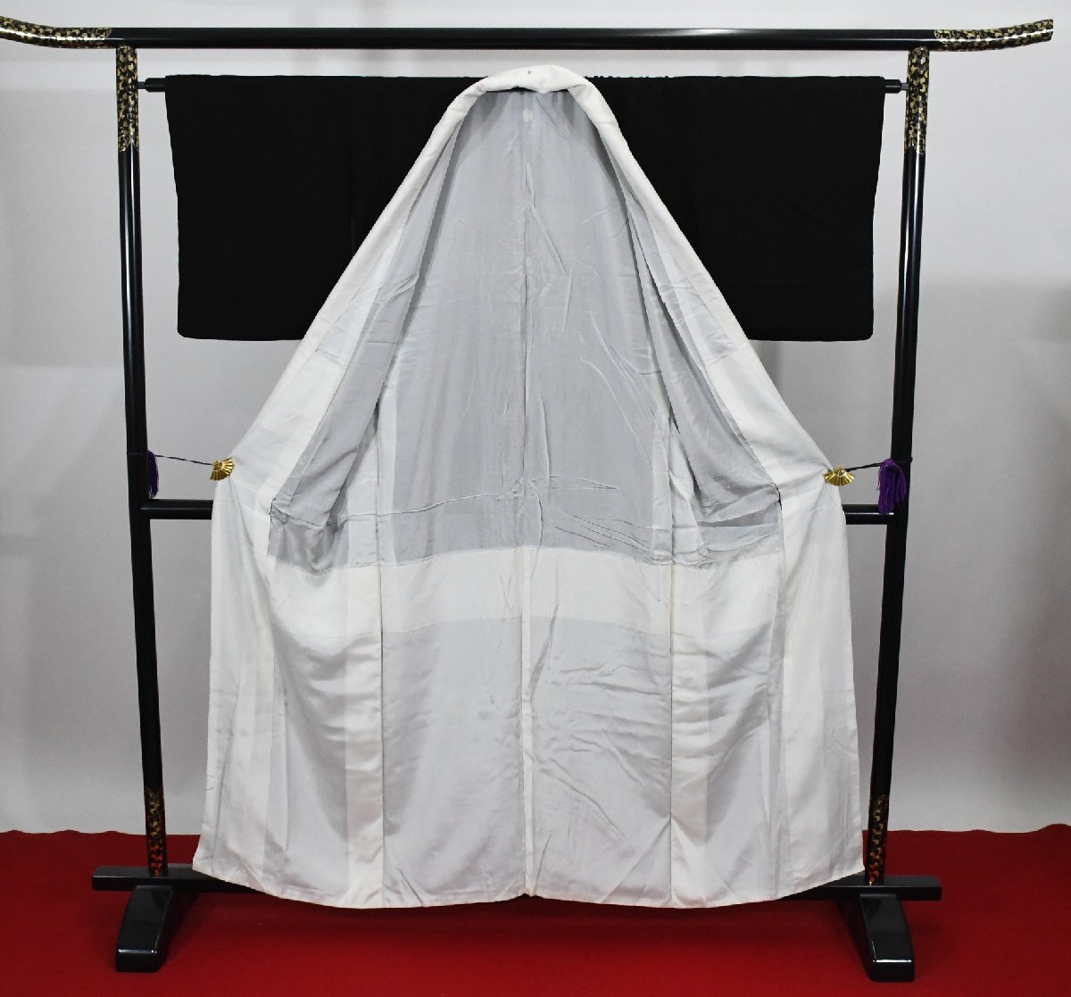 黒留袖 結婚式 御所車 玉手箱 金彩 花 縮緬 正絹 身丈151cm 裄丈65cm ★着物 e-1395 桜庭呉服店_画像9