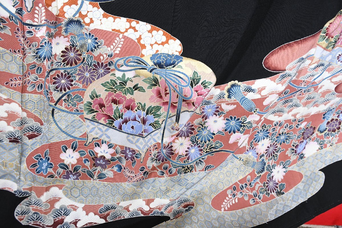 黒留袖 結婚式 御所車 玉手箱 金彩 花 縮緬 正絹 身丈151cm 裄丈65cm ★着物 e-1395 桜庭呉服店_画像4