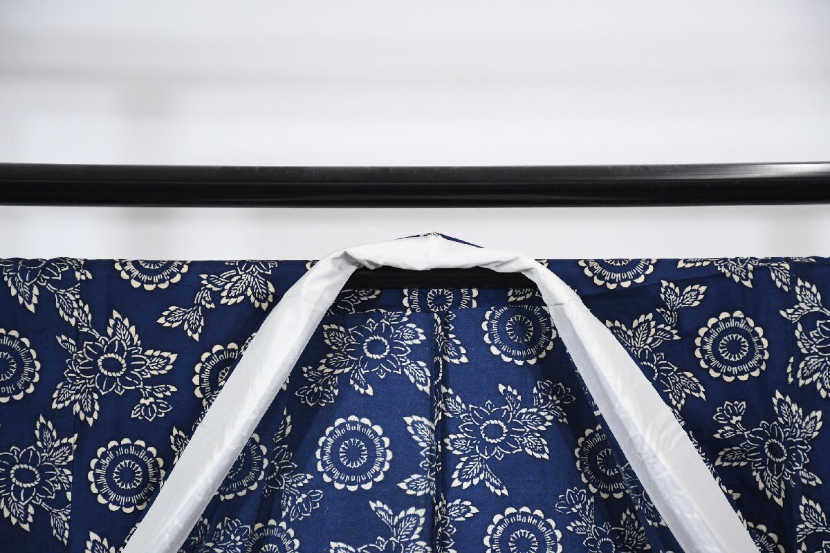 紬 つむぎ 型染め 藍染 正絹 単衣 身丈152cm 裄丈63cm ★着物 pb-3600 桜庭呉服店_画像9