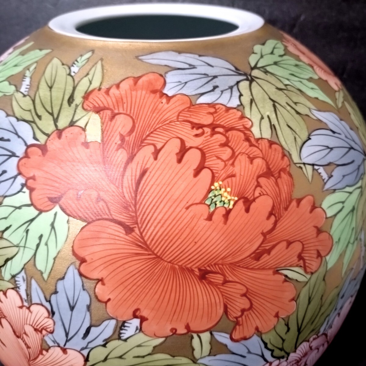 肥前 有田焼　憲山作　金濃牡丹絵　花瓶　壺　花器　花入　金濃色絵　牡丹文　金彩　憲山窯　伊万里焼_画像3