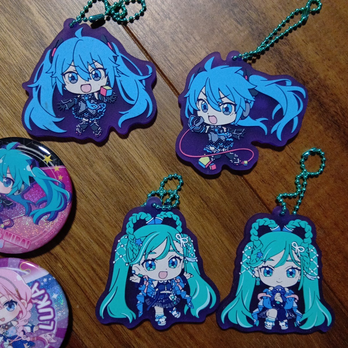 ガシャポン ジャンク品 初音ミク あそーと マジカルミライ2025 コンプリート 全15種セット フィギュアのマイクがうまくハマらないです