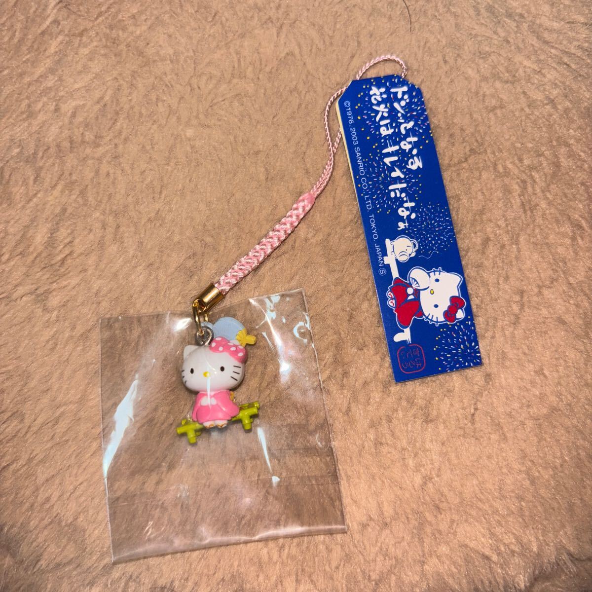 キティ　根付け　ドンッとなる花火はキレイだなぁ SALE，得価 ドンッとなる花火はキレイだなぁハローキティ根付け