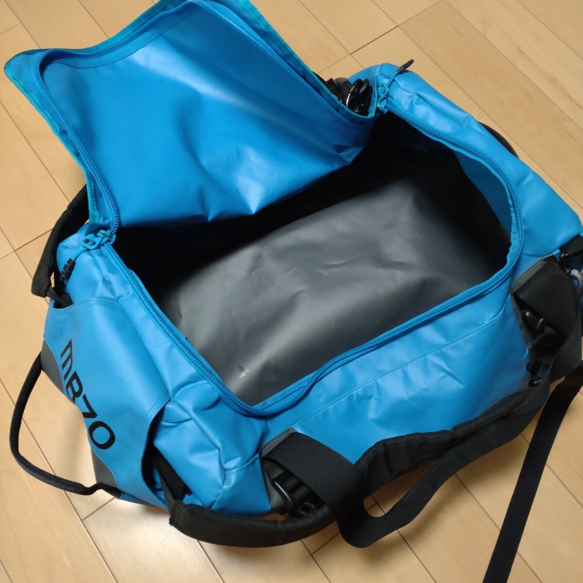 アディダス　ADIDAS　ダッフルバッグ　大型　リュック　手持ち　ノースフェイスのダッフルバッグみたいな感じのヤツ_画像2