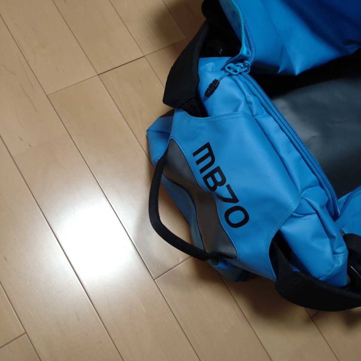 アディダス　ADIDAS　ダッフルバッグ　大型　リュック　手持ち　ノースフェイスのダッフルバッグみたいな感じのヤツ_画像3