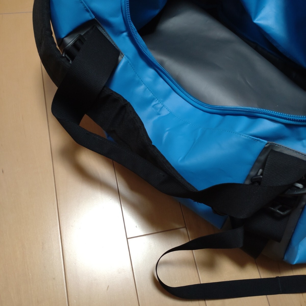 アディダス　ADIDAS　ダッフルバッグ　大型　リュック　手持ち　ノースフェイスのダッフルバッグみたいな感じのヤツ_画像5