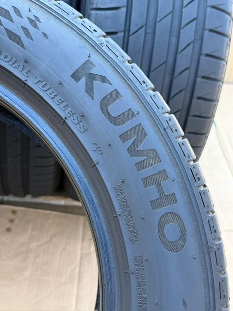 中古タイヤ4本セット　225/55/17 KUMHO 2023年製 ほぼ新品のタイヤ 中古タイヤ4本セット　225/55/17 KUMHO 2023年製 ほぼ新品のタイヤ_画像8