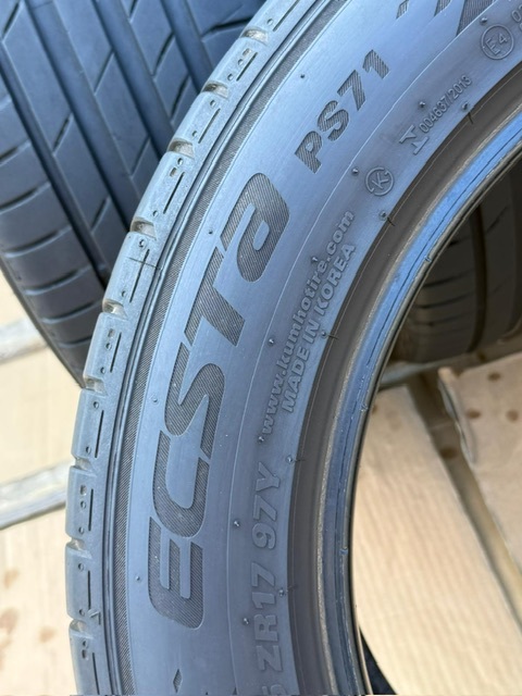 中古タイヤ4本セット　225/55/17 KUMHO 2023年製 ほぼ新品のタイヤ 中古タイヤ4本セット　225/55/17 KUMHO 2023年製 ほぼ新品のタイヤ_画像10