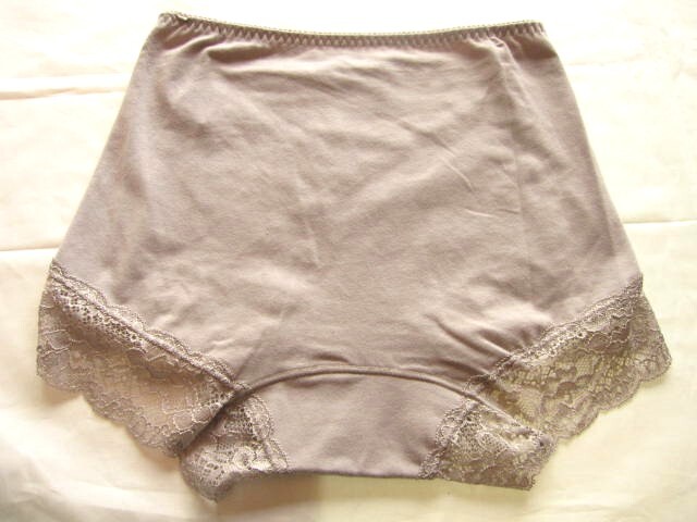 *送料無料*新品*L*スッキリeショーツ4枚*フロント部分生地2重でお腹スッキリ・綿たっぷり・履きこみ丈深め・マチ幅広め*アズ*_画像9