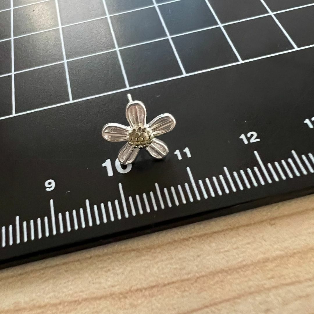 B566 匿名配送 ピアス レディース 花 フラワー s925 シルバー スタッドピアス 小さい シンプル_画像7