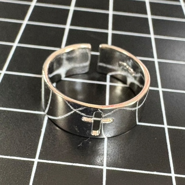 A928 匿名配送 指輪 レディース メンズ シルバー リング クロス 十字架 シンプル フリーサイズ サイズ調節可能 _画像4