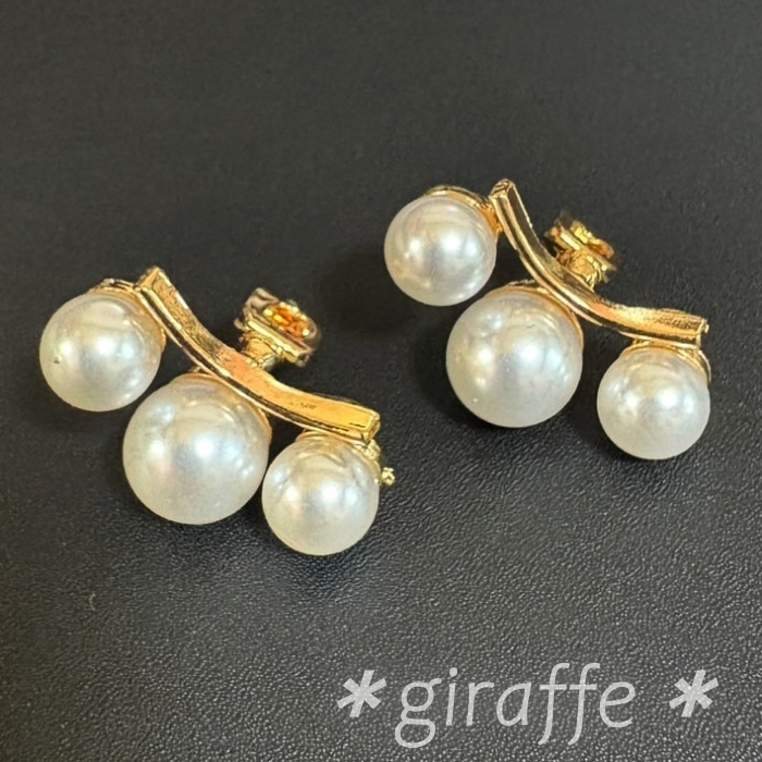 B130 匿名配送 イヤリング パール ゴールド 三連 イヤークリップ ノンホールピアス 結婚式 入学式 卒業式 卒園式 入園式_画像3