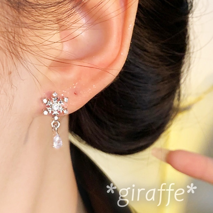 B629 匿名配送 ピアス レディース ジルコニア s925 シルバー 揺れる しずく型 雪の結晶_画像2