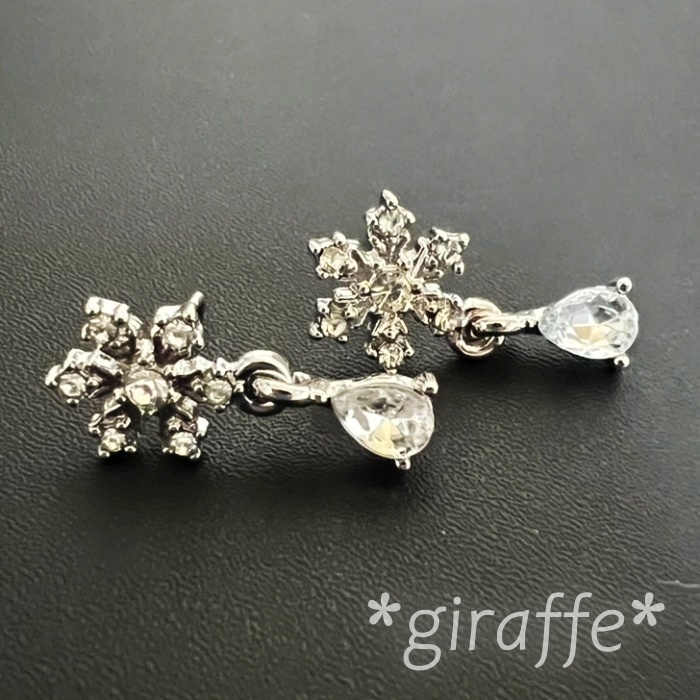 B629 匿名配送 ピアス レディース ジルコニア s925 シルバー 揺れる しずく型 雪の結晶_画像3