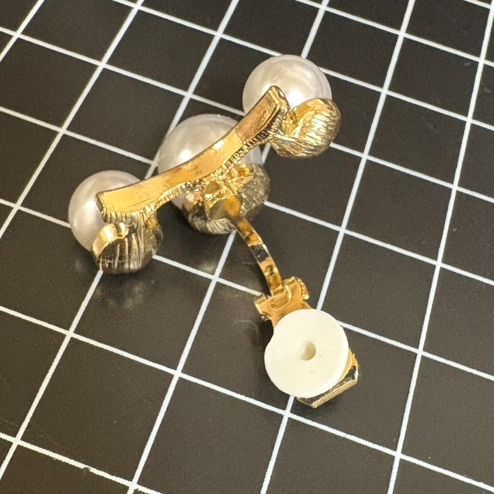 B130 匿名配送 イヤリング パール ゴールド 三連 イヤークリップ ノンホールピアス 結婚式 入学式 卒業式 卒園式 入園式_画像8