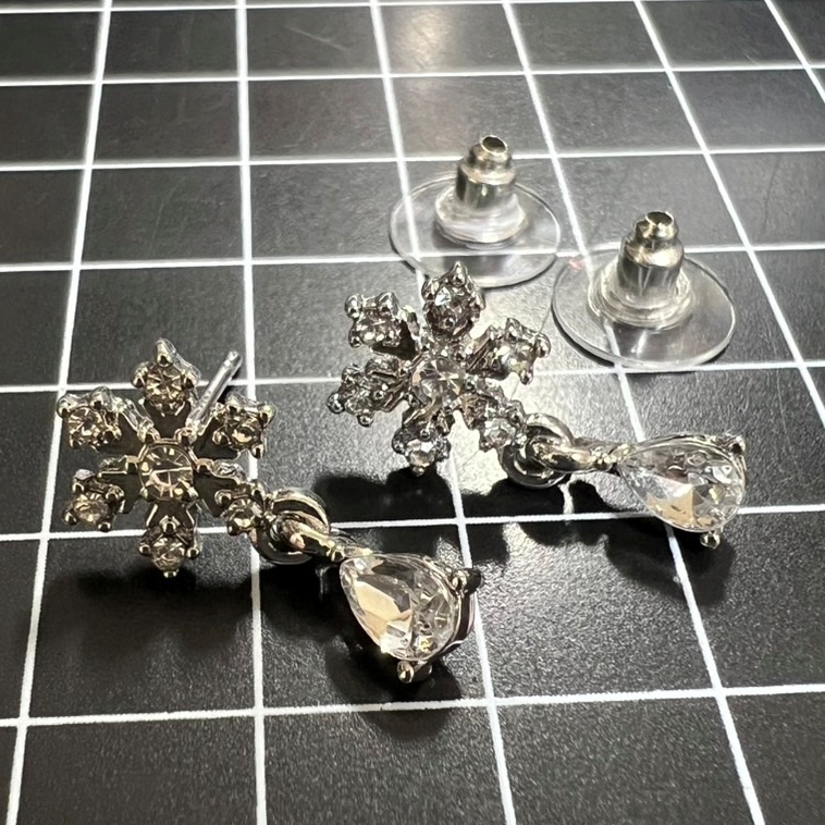B629 匿名配送 ピアス レディース ジルコニア s925 シルバー 揺れる しずく型 雪の結晶_画像4