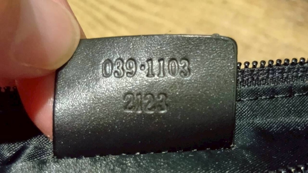 状態良好GUCCI グッチ アクセサリー ポーチ ミニ バッグ キャンバス地 GG柄 ブラック ソフトケース タグ付_画像7