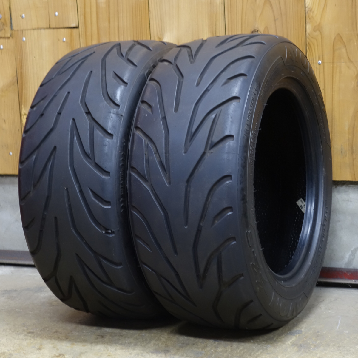 AVON ZZ-S 185/55R13 （83V）　中古タイヤ2本セット　2016年　英国製 ハイグリップラジアルタイヤ エイヴォン ZZS_画像1